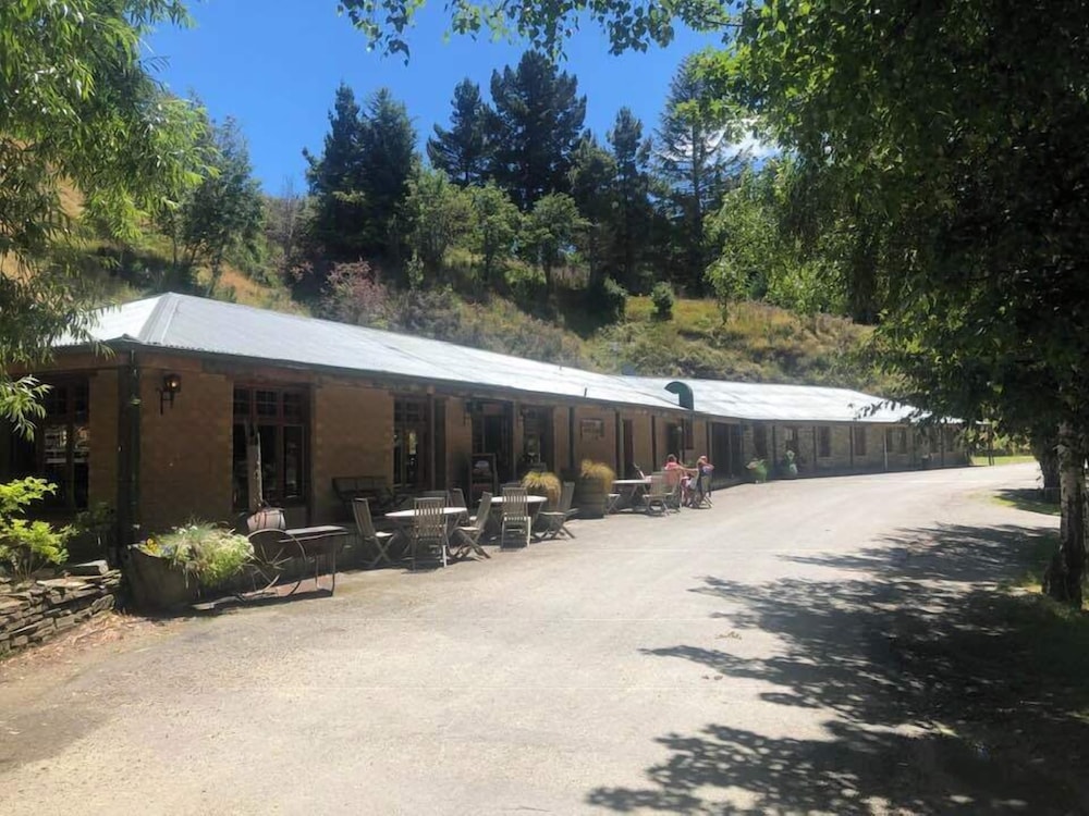 The Danseys Pass Hotel 6