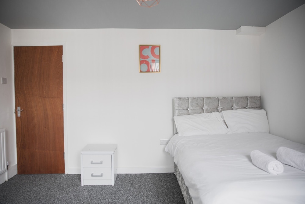 Room in Guest Room - Big Size Room in Leicester view 5