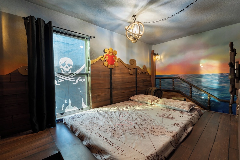 Awesome 8BR Villa Pool Theater Arcade