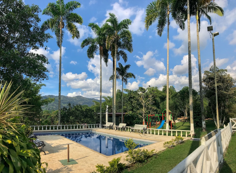 Room-room With 1 Double bed and 2 Single view 5