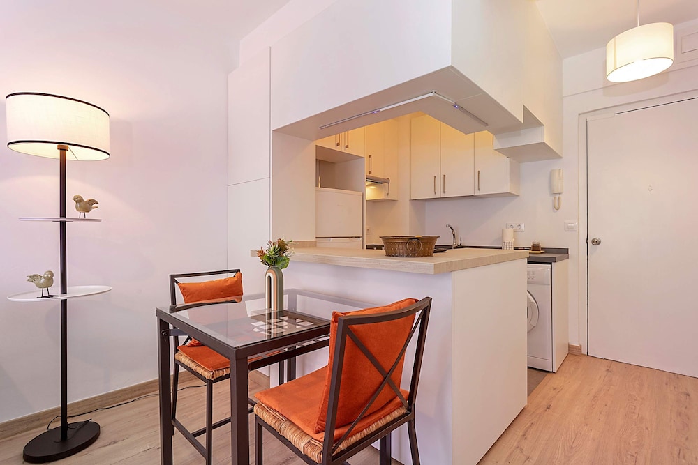 Magnificent 1 Bedroom Apartment With Balcony Santa Marta III
