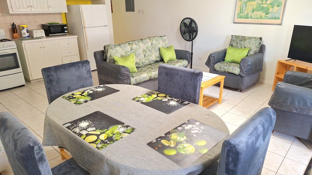 Cumber's Tropical Apartments