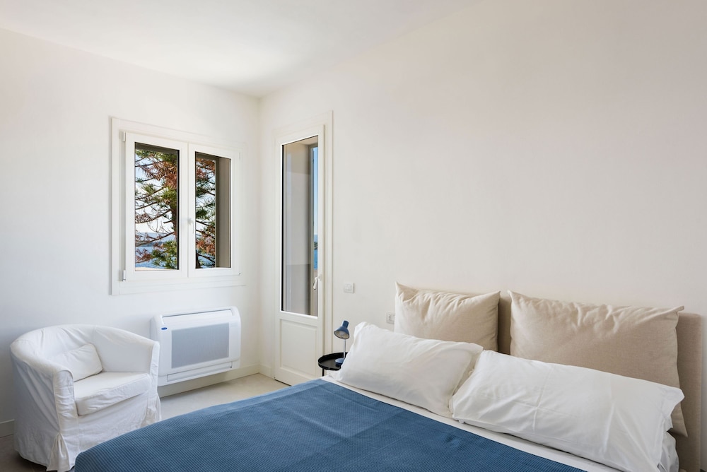 Villa Plemmiria by the Sea by Wonderful Italy