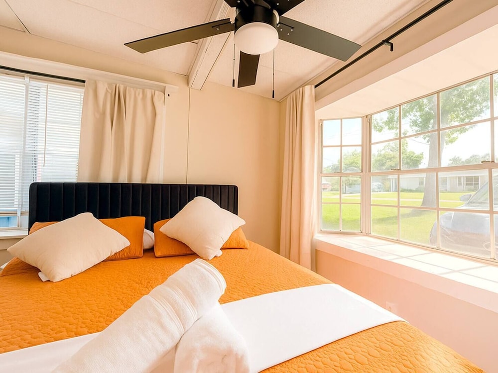 Modern Studio Escape 10min to Legoland