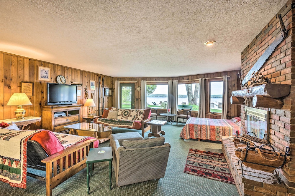Rustic-chic Lake Glen Studio: 4 Mi to Beach!