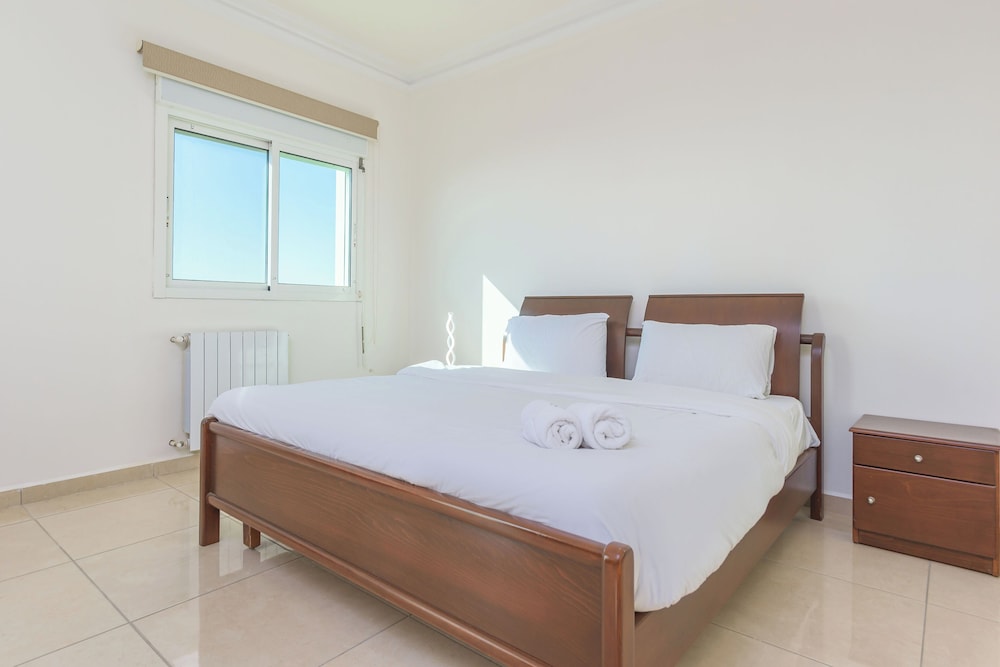 Glint 3-Bedroom Apartment & Balcony in Aley
