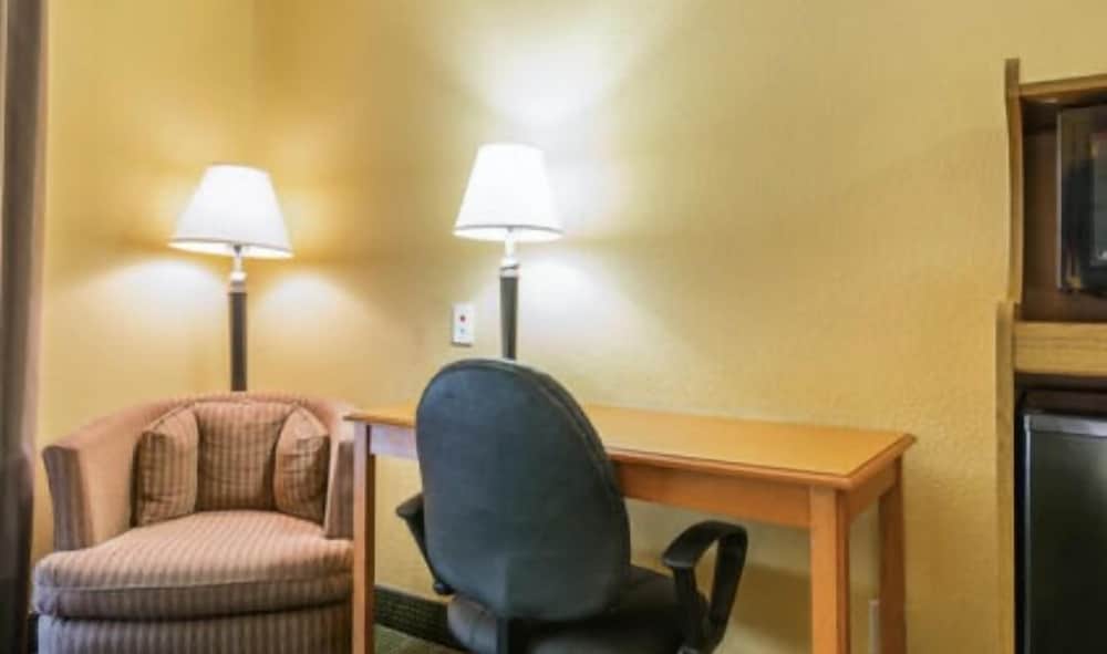 Franklin Inn & Suites