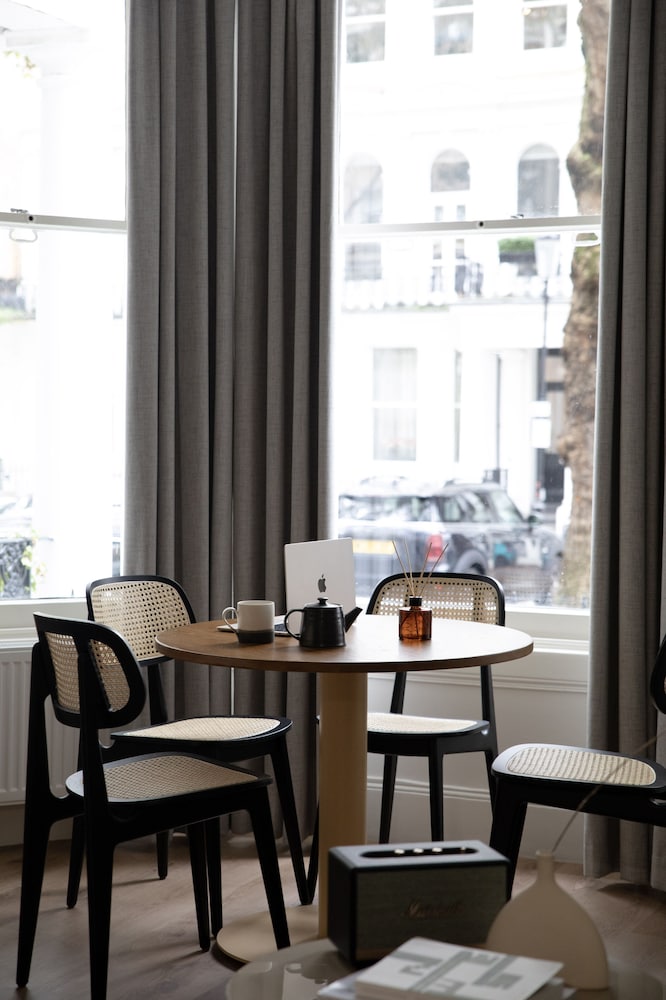 Gulaid House Knightsbridge by Bob W London