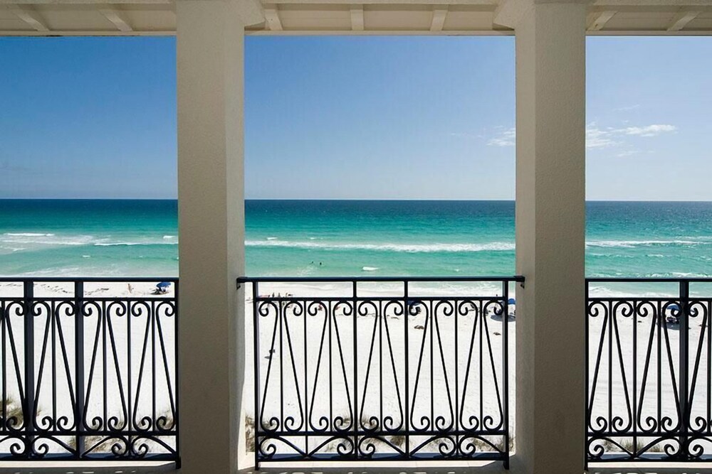 Villa Royale 5 Bedroom Holiday Home by Five Star Properties