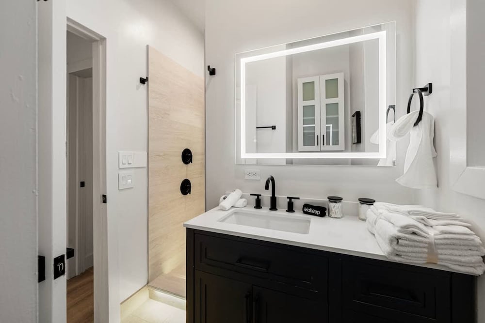 Luxury 2BR Condo in Wicker Park