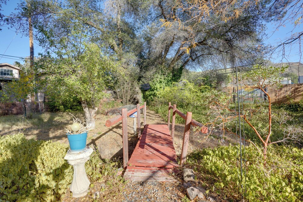 < 1 Mi to Horse Boarding: Cozy Yarnell Hideaway!