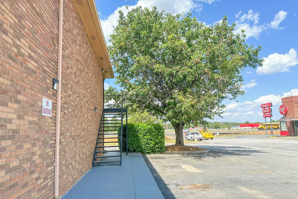 Louisville Inn By Oyo Louisville Municipal Airport