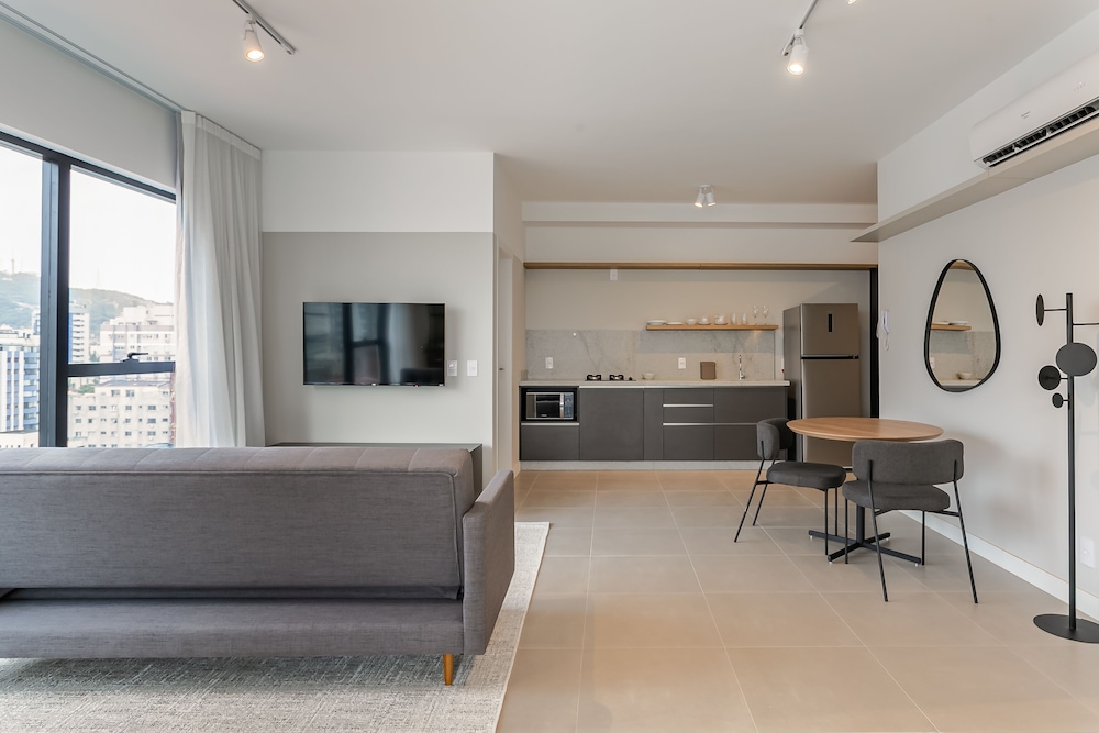 Studios Tower by Viva - Prédio com piscina e estacionamento no centro de Floripa
