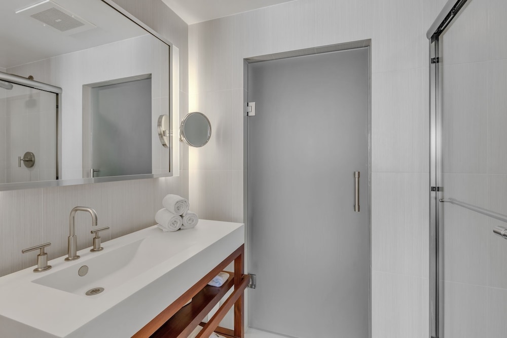 Stunning Oceanfront Condo W/ Extended Balcony 2 Bedroom Condo by RedAwning - Image 2