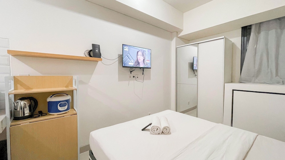 Basic Studio (No Kitchen) Near Unhas Bandaraya - Tallasa City Makassar Apartment