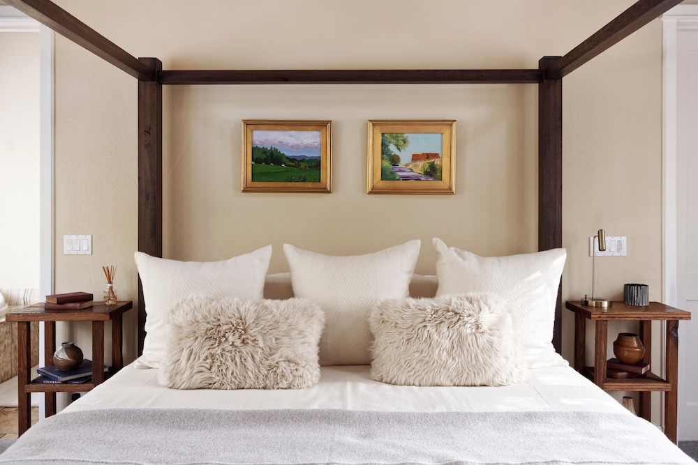 Twin Creeks Ranch Luxury Aspen Group Retreat 25-acres Guest House