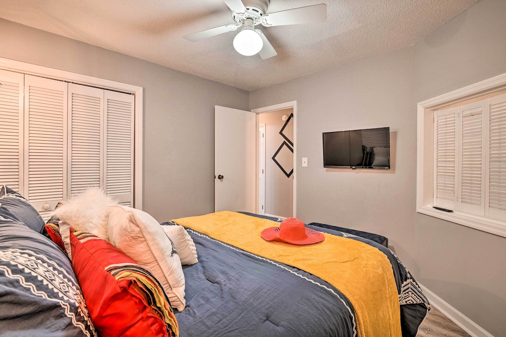 Myrtle Beach Condo ~ 2 Mi to Surfside Beach! view 4