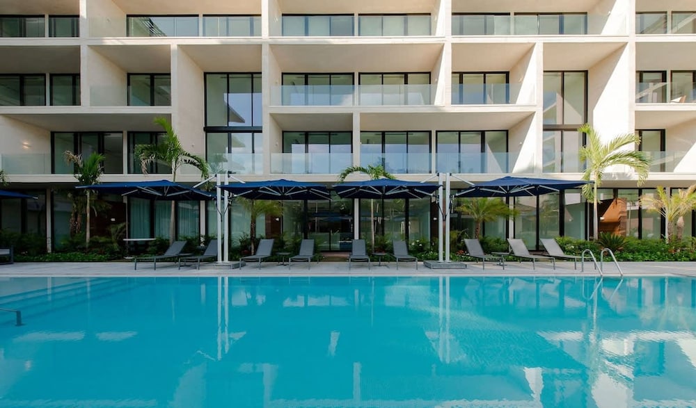 2 Br Steps Away From the Beach Heated Pool