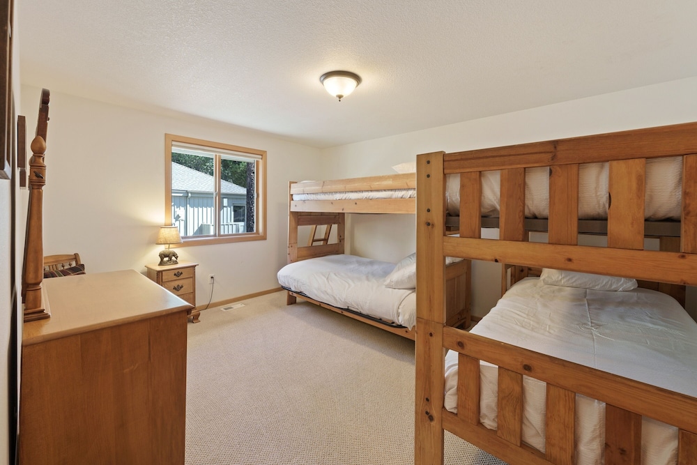 15 Lassen Ln 4 Bedroom Home