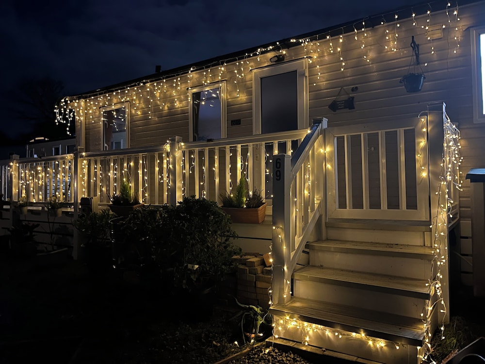 Cozy Newquay Lodge With Private Hot Tub,