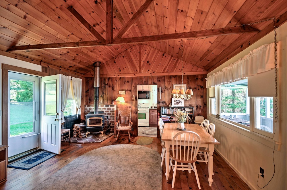 Bayfront Hancock Cottage w/ Beach Access & Views! view 3
