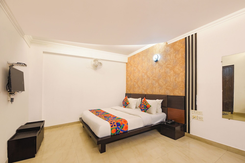 Fabhotel Golden Palm