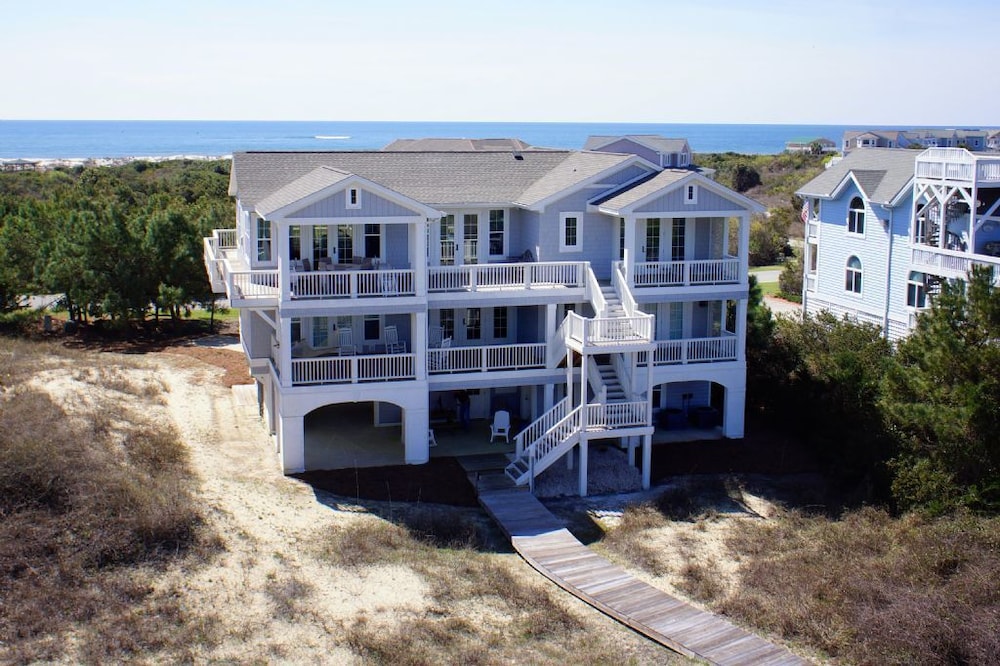 Gray Goose 5 Bedroom Home by RedAwning