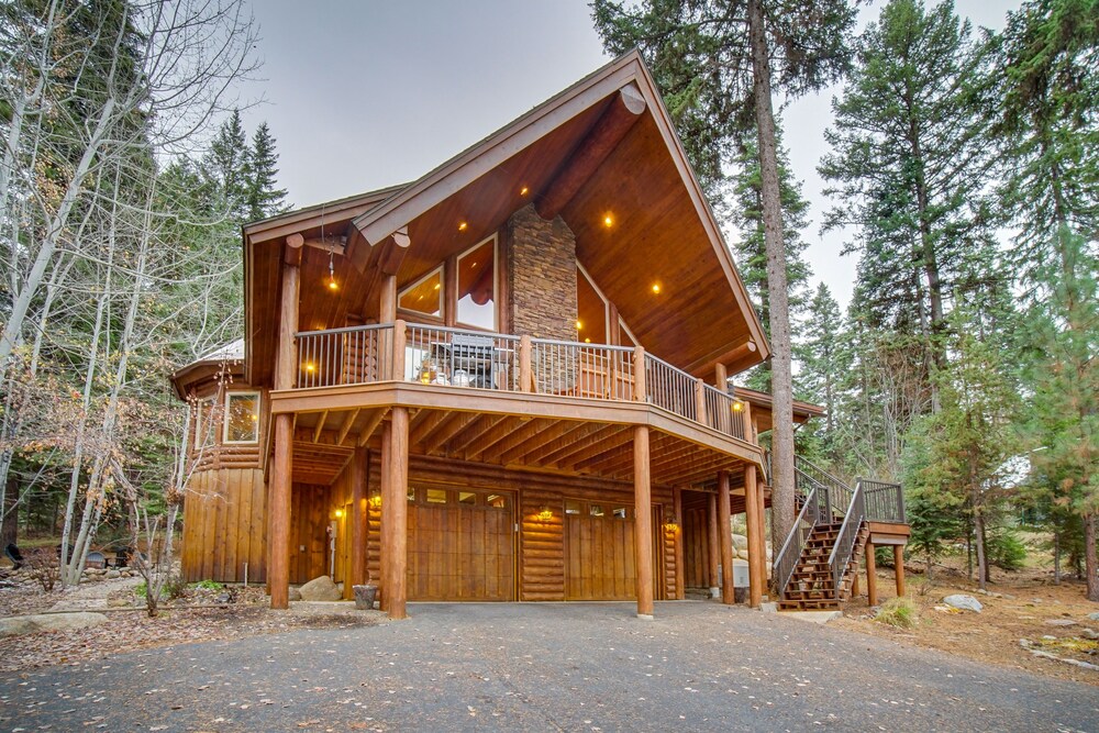 Family-friendly Mccall Cabin w/ Private Hot Tub!