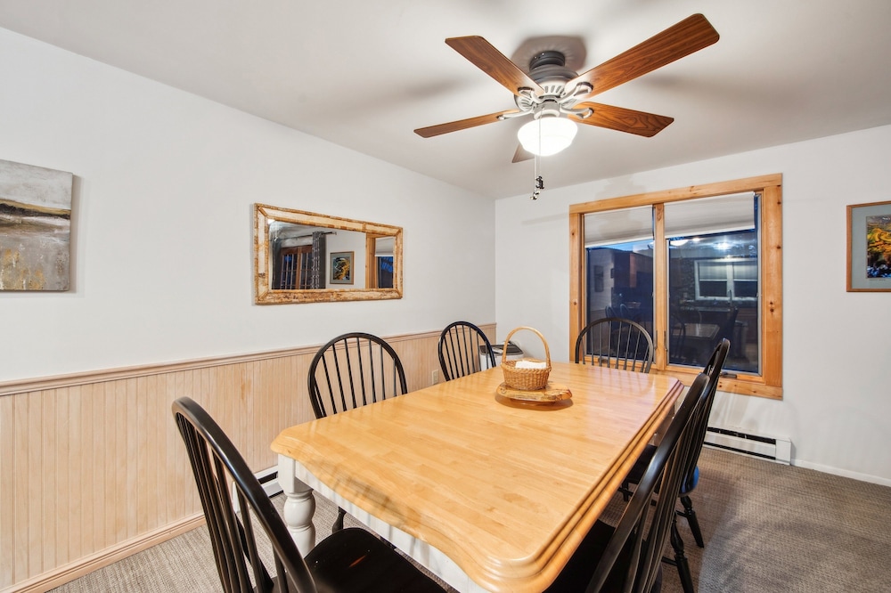 Hudson 76i - A Stylish Mountain Retreat 2 Bedroom Townhouse by The Summit at Gore Mountain