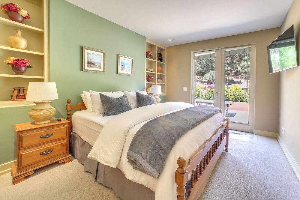 Chic California Escape w/ Pool, Hot Tub & Patio! view 4