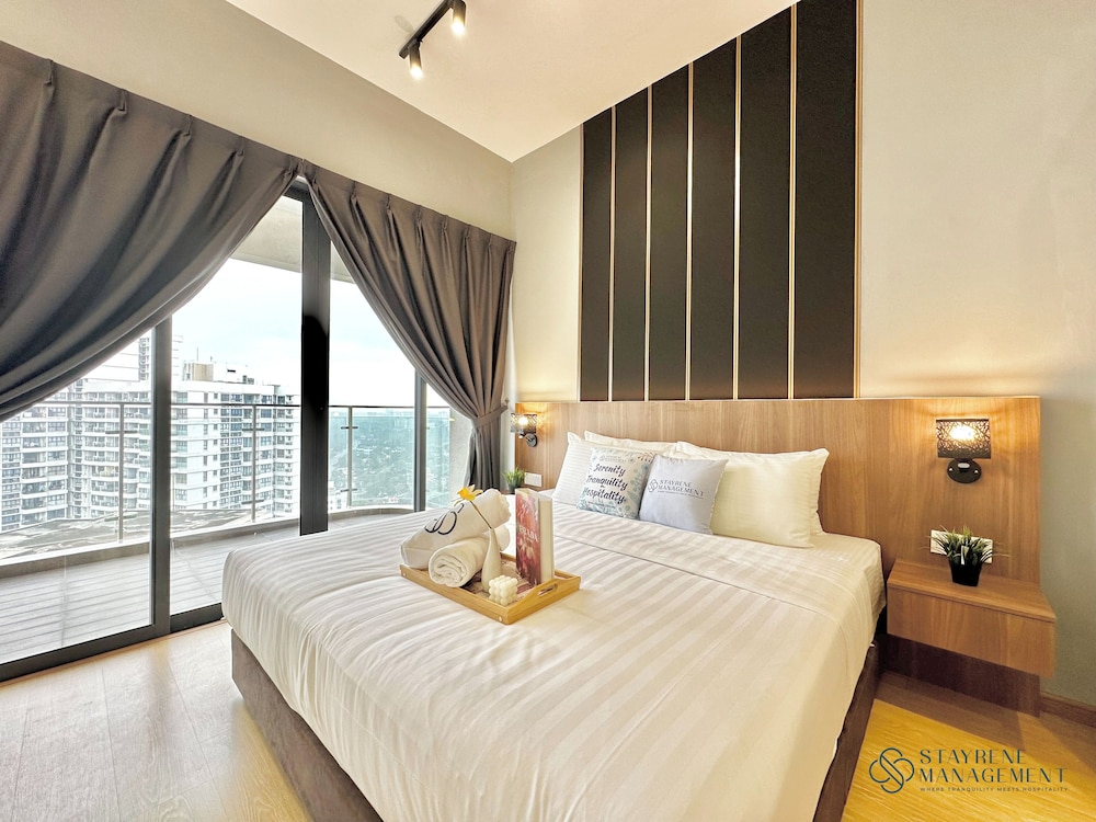 Country Garden Danga Bay Sea View Homestay by Stayrene