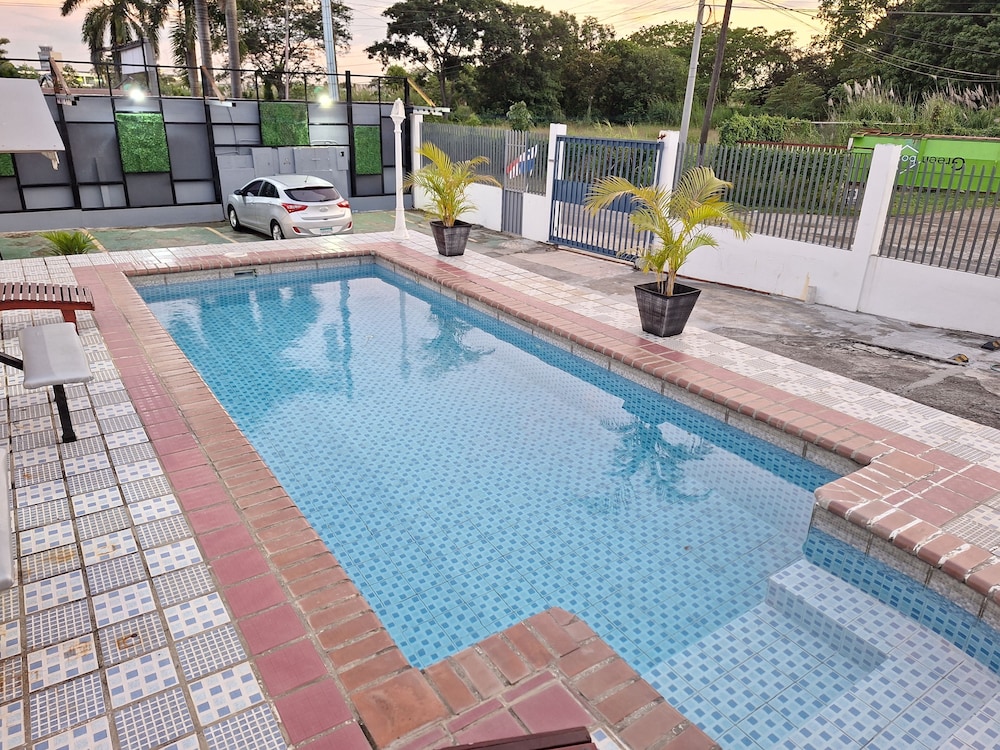 Express Inn Panama International Airport Hostel