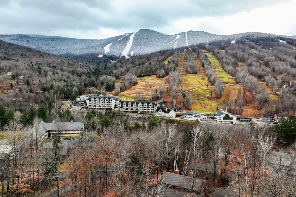 Loon Mountain Townhome w/ Pool + Slope Views! view 3
