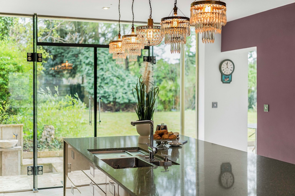 Stork's Nest Modern Retreat