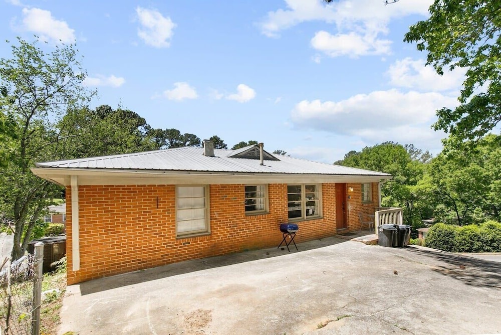 Broadmoor Bungalow - Both Units