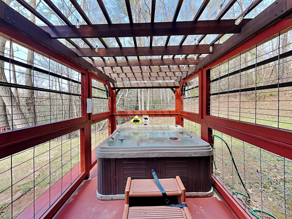 Honey Bear Hideaway by Jackson Mountain Rentals