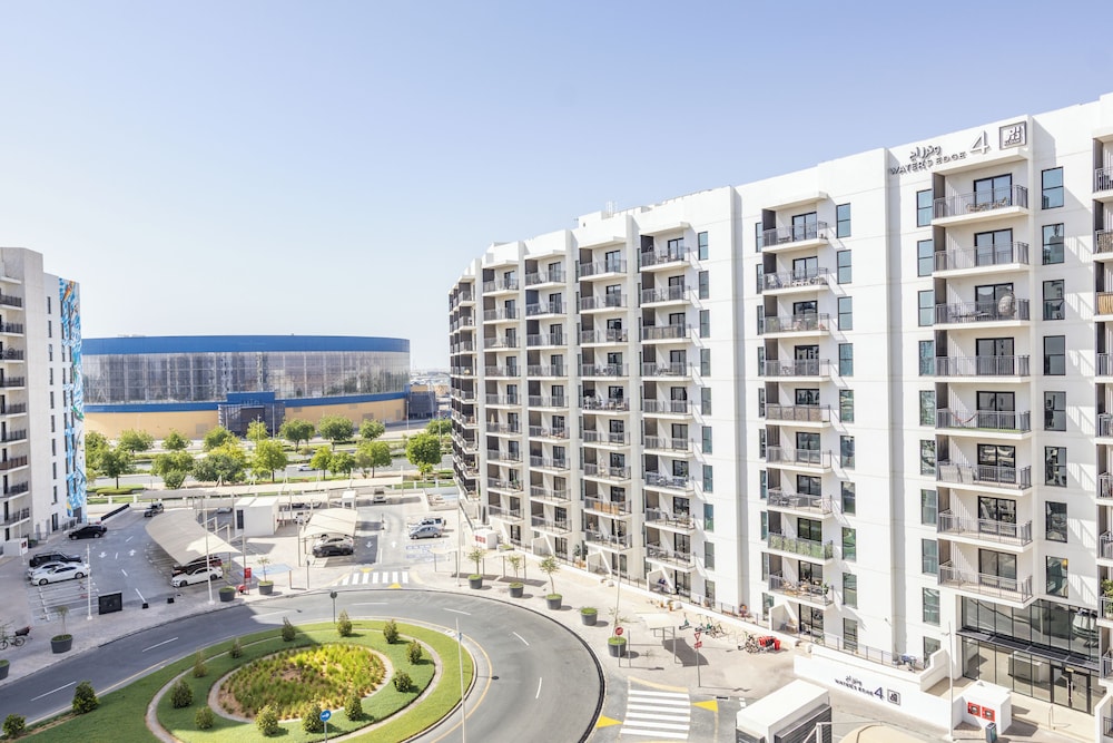 Bloomfields Luxurious 2Br Water Edge