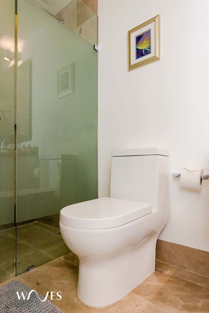 2 Br. Steps Away From the Beach Heated Pool