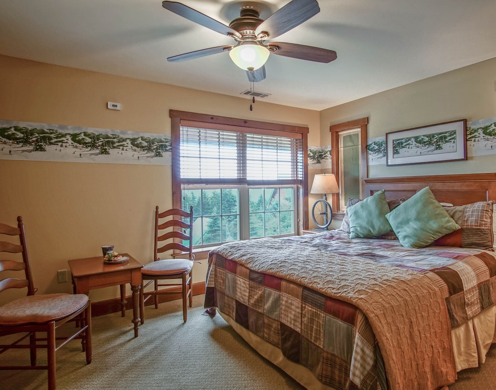 Camp 4 # 11: 3 Bedrooms + Bonus Sleeping Den, 3.5 Baths: Slope Side