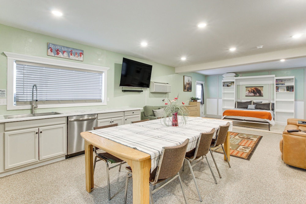 1 Mi to Box Elder County Fairgrounds: Cozy Studio