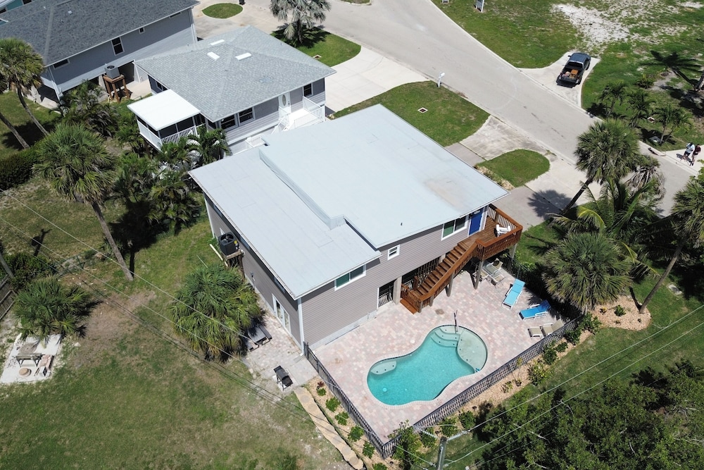 1 Mi to Fort Myers Beach Access! Chic Coastal Home