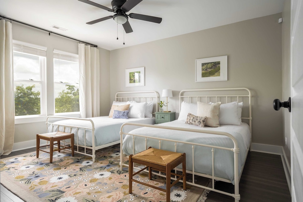 8 Nashville Homes w/ 21 Bedrooms, 21 Baths & Space for 74, Just Minutes From Broadways Nightlife, Dining, and Music Scene Cherokee by Avantstay