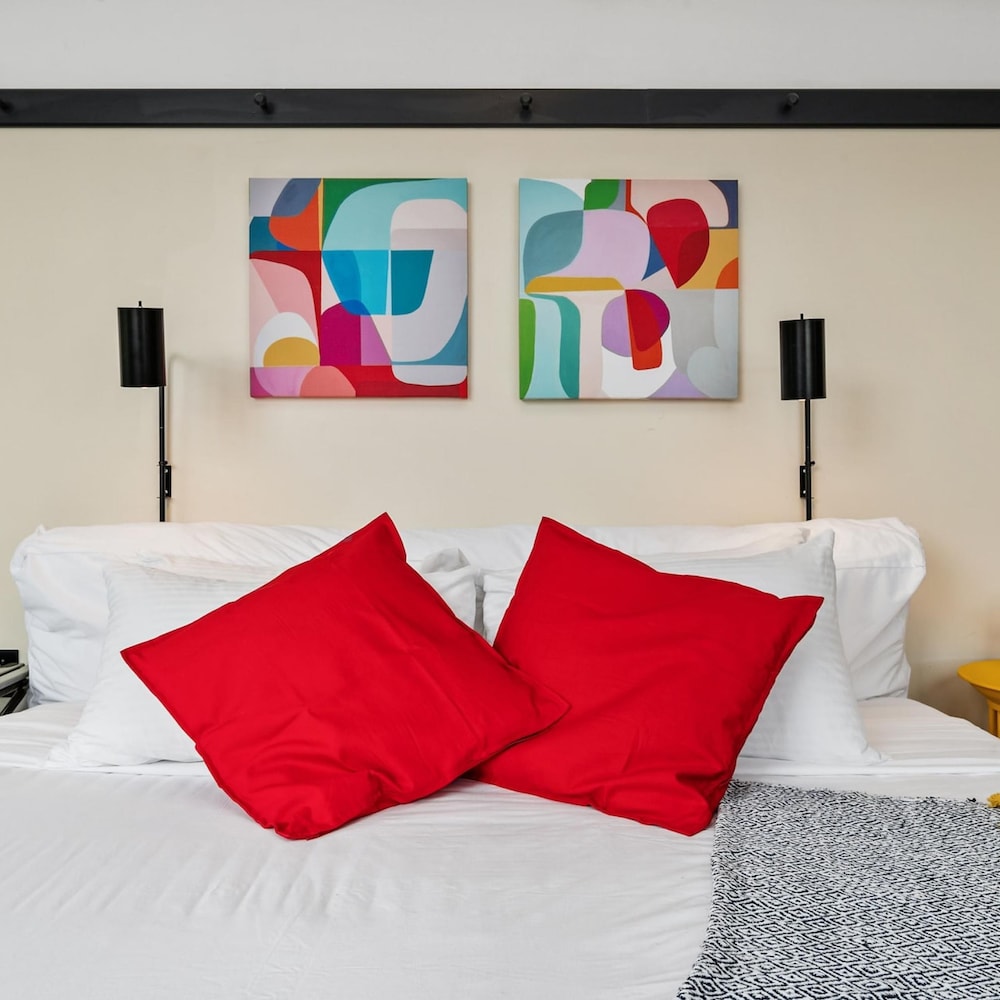 Kasa Accessible Studio in the Heart of Steel City The Maverick view 4
