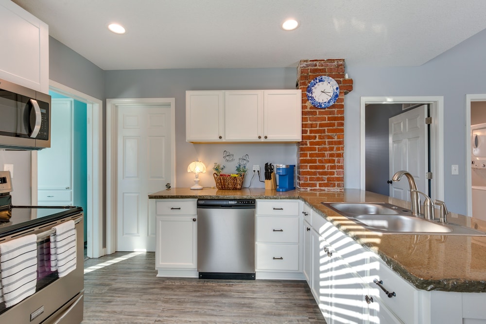 Charming Missouri Home < 1 Mi to Katy Trail!