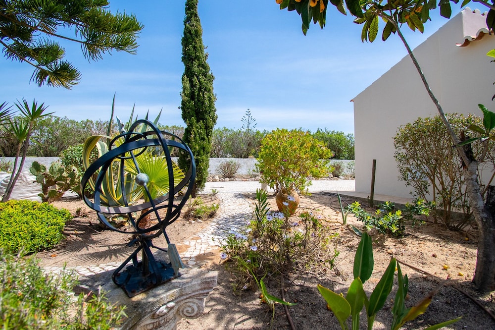 67 adm 3 Bedroom Villa Walking Distance to Carvo