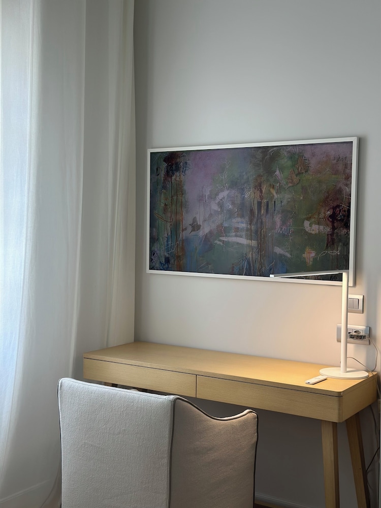 Amalie Suites