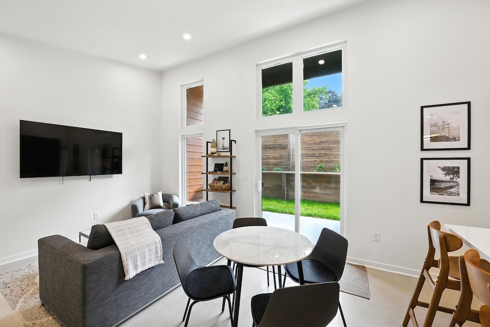 500 House - Unit D 2 Bedroom Townhouse