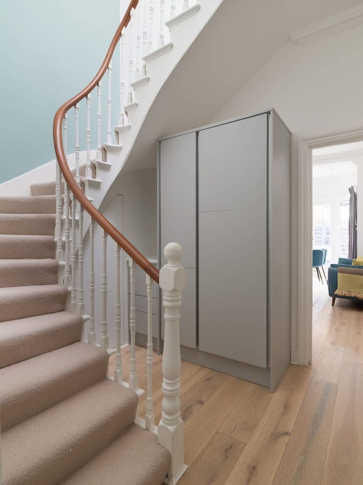 West End Drury Lane Modern 3 Bedroom Apt