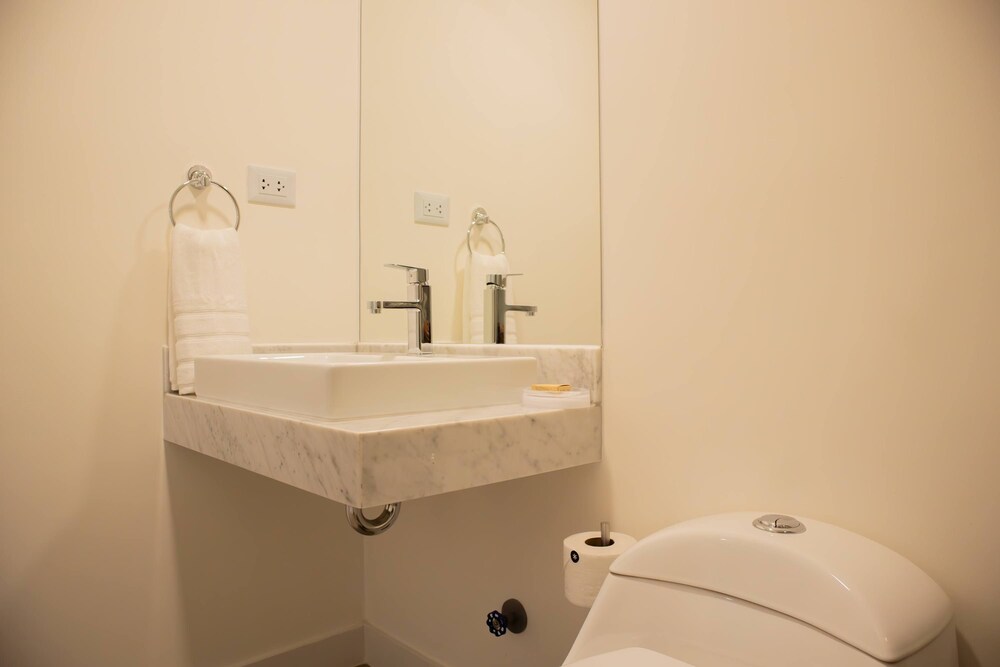 w Stylish 1BR Apartment w Pool in Barranco