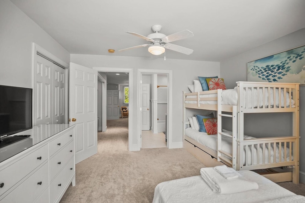 Spacious 7 Bedroom 5.5 Bath on Ocean Creek Golf Course!